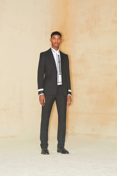 Look 18